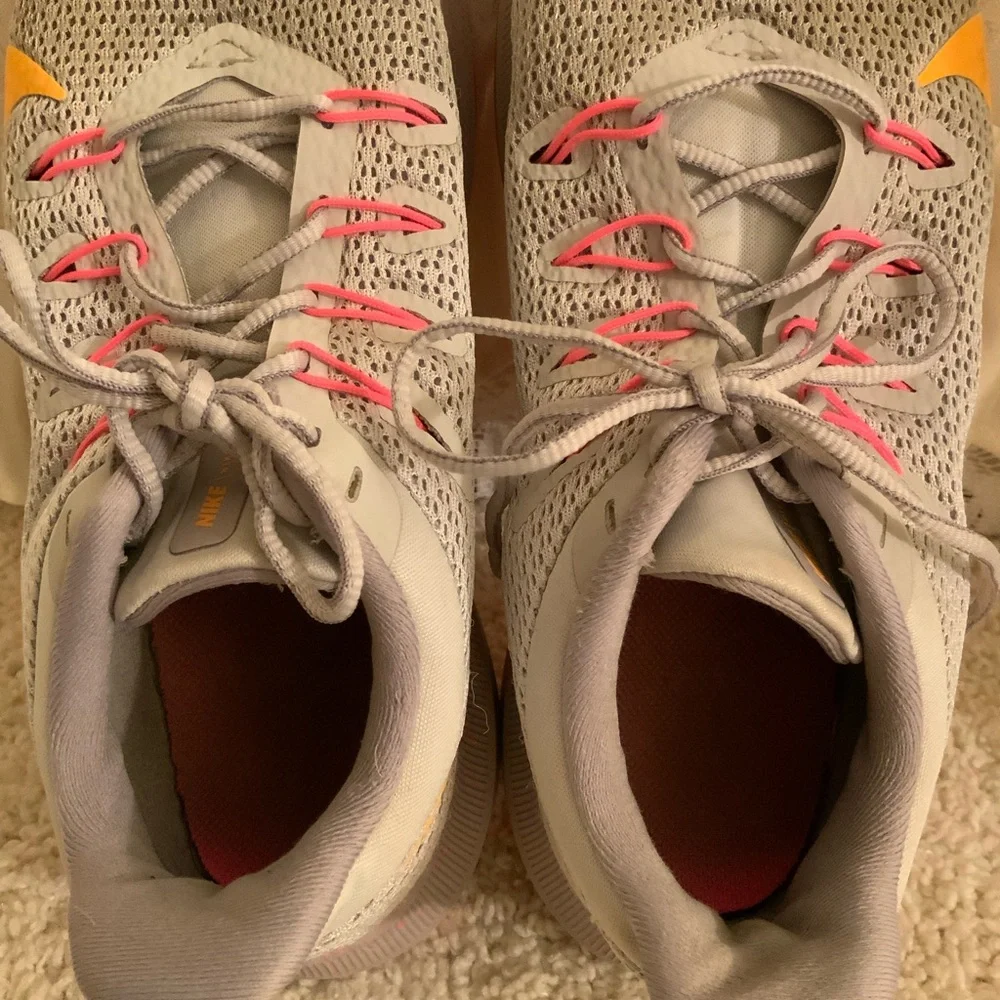 NIKE QUEST WOMENS SNEAKERS